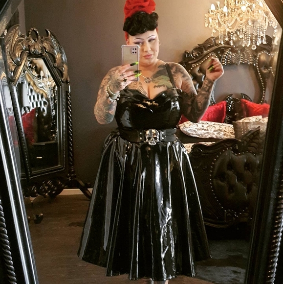 Meet your Posher, Jasmine - Picture 2 of 16